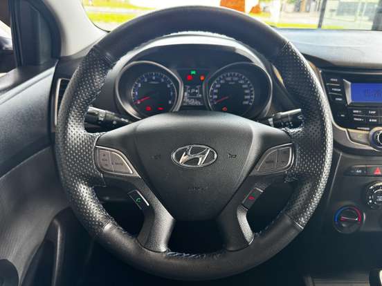 HYUNDAI-HB20S-1.6 COMFORT STYLE 16V FLEX 4P AUTOMÁTICO HYUNDAI-HB20S-2015