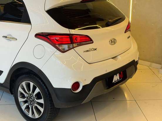 HYUNDAI-HB20X-1.6 16V PREMIUM FLEX 4P AUTOMÁTICO HYUNDAI-HB20X-2016