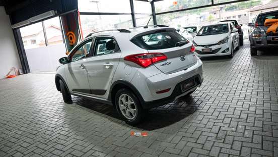 HYUNDAI-HB20X-2015
