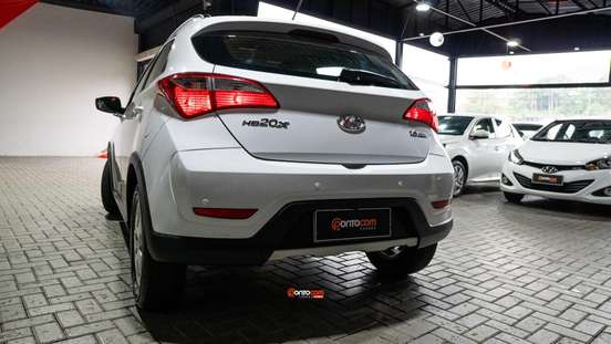 HYUNDAI-HB20X-2015
