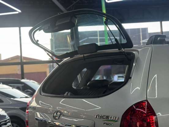 HYUNDAI-TUCSON-2012