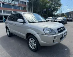 HYUNDAI TUCSON 2.0 MPFI GLS 16V 143CV 2WD GASOLINA 4P AUTOMÁTICO HYUNDAI TUCSON 2.0 MPFI GLS 16V 143CV 2WD GASOLINA 4P AUTOMÁTICO