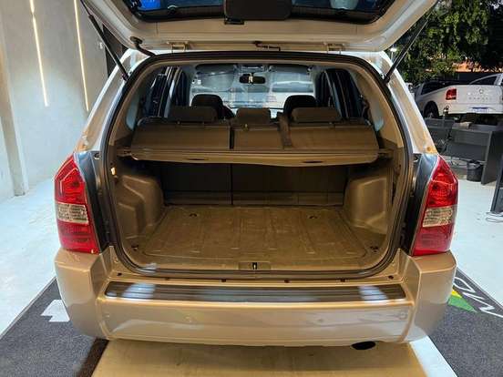 HYUNDAI-TUCSON-2.0 MPFI GLS 16V 143CV 2WD GASOLINA 4P AUTOMÁTICO HYUNDAI-TUCSON-2009