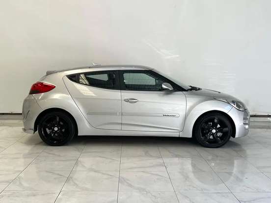 HYUNDAI-VELOSTER-2011