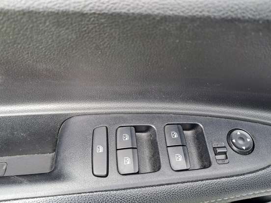HYUNDAI-HB20-2023