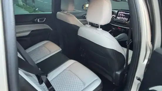 JEEP-COMMANDER-2023