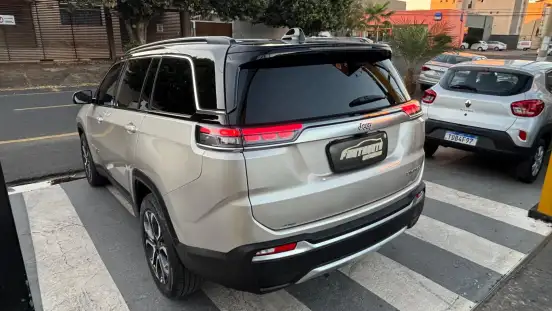 JEEP-COMMANDER-2023