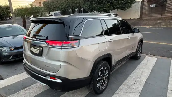 JEEP-COMMANDER-2023