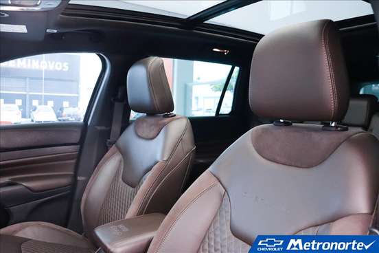 JEEP-COMMANDER-2023