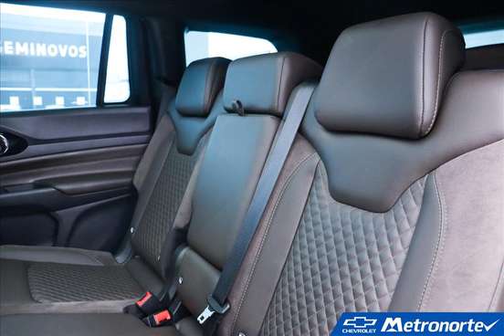 JEEP-COMMANDER-2023
