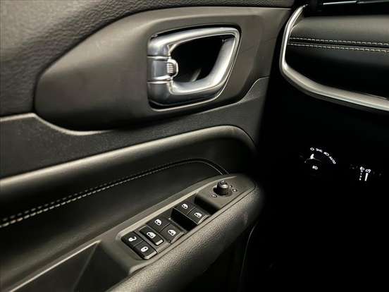 JEEP-COMMANDER-1.3 T270 TURBO FLEX LONGITUDE AT6 JEEP-COMMANDER-2025