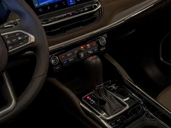 JEEP-COMMANDER-2024