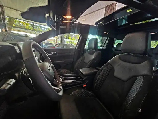 JEEP-COMMANDER-2.0 HURRICANE 4 TURBO GASOLINA BLACKHAWK AT9 JEEP-COMMANDER-2025