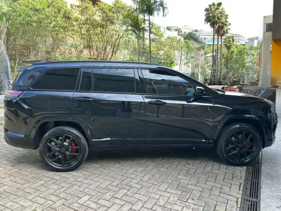 JEEP-COMMANDER-2.0 HURRICANE 4 TURBO GASOLINA BLACKHAWK AT9 JEEP-COMMANDER-2024