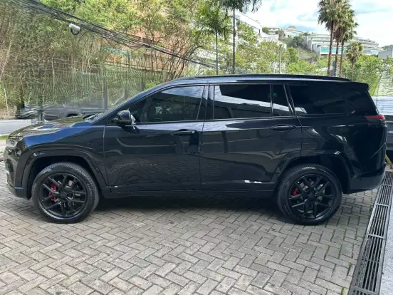 JEEP-COMMANDER-2.0 HURRICANE 4 TURBO GASOLINA BLACKHAWK AT9 JEEP-COMMANDER-2024