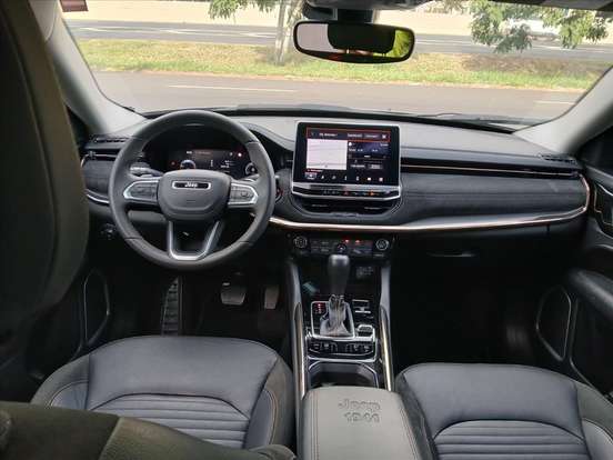 JEEP-COMMANDER-2024