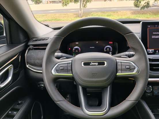 JEEP-COMMANDER-2024