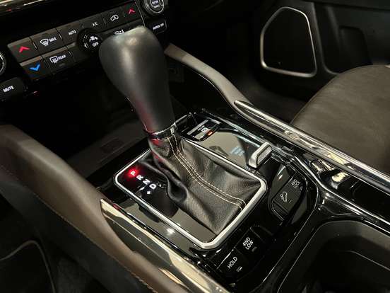 JEEP-COMMANDER-2024