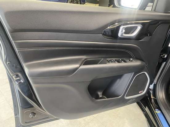 JEEP-COMPASS-2.0 HURRICANE 4 TURBO GASOLINA BLACKHAWK AT9 JEEP-COMPASS-2025