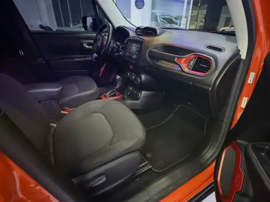 JEEP-RENEGADE-2.0 16V TURBO DIESEL TRAILHAWK 4P 4X4 AUTOMÁTICO JEEP-RENEGADE-2016