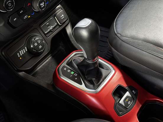 JEEP-RENEGADE-2.0 16V TURBO DIESEL TRAILHAWK 4P 4X4 AUTOMÁTICO JEEP-RENEGADE-2018