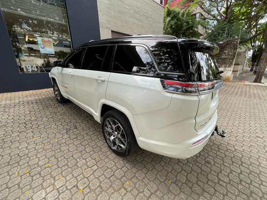 JEEP-COMMANDER-2023