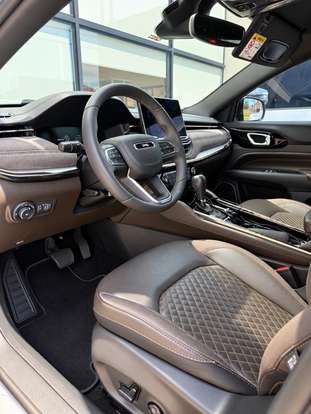 JEEP-COMMANDER-2023