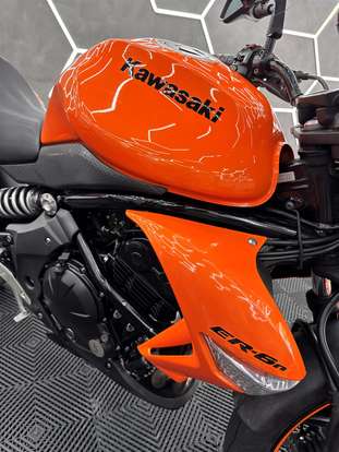 KAWASAKI-ER-6N-2010