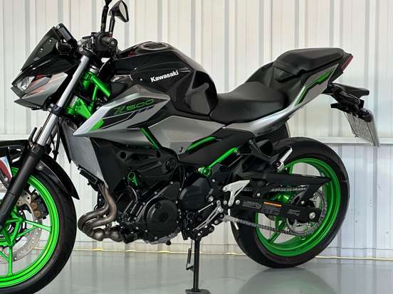 KAWASAKI-Z500 SE-2025