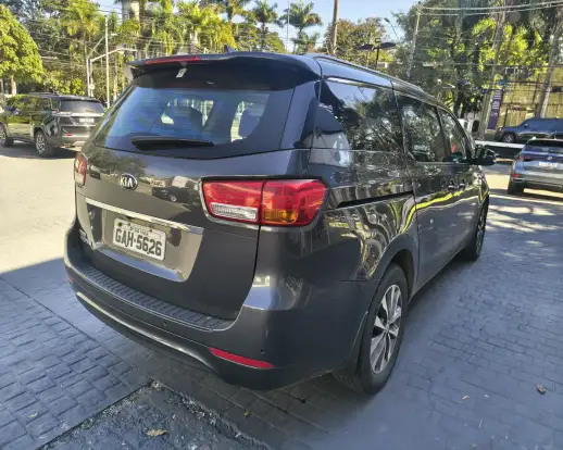 KIA-CARNIVAL-2017