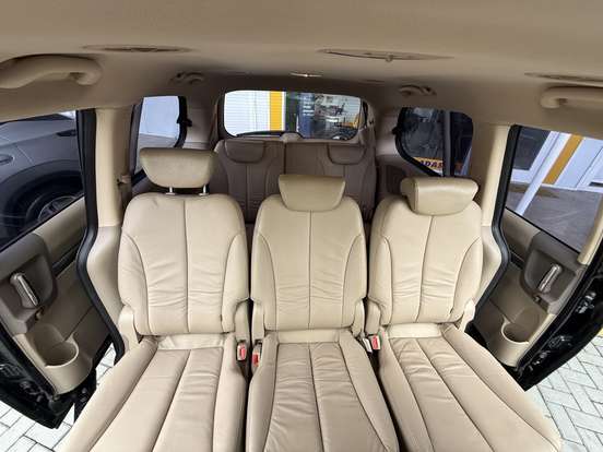 KIA-CARNIVAL-2013