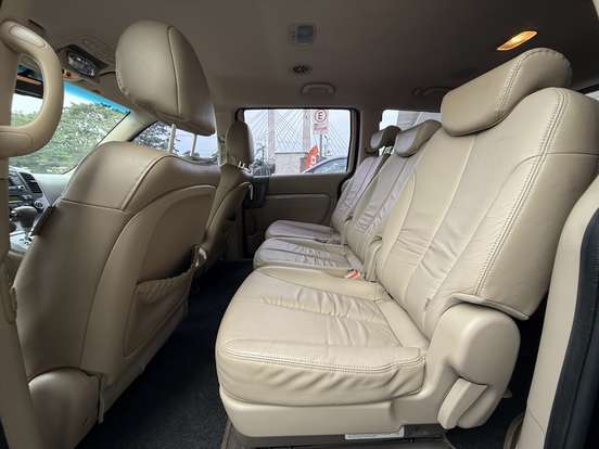 KIA-CARNIVAL-2013