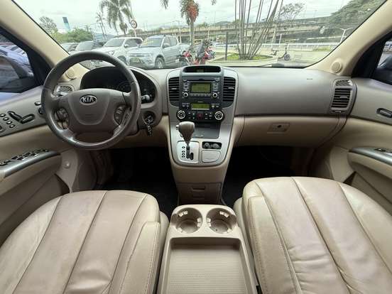 KIA-CARNIVAL-2013