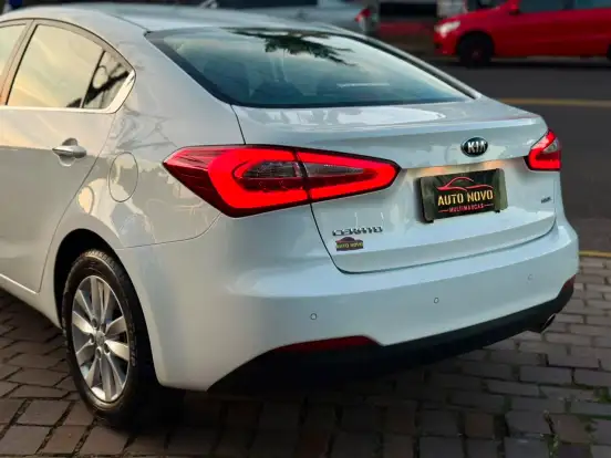 KIA-CERATO-1.6 SX 16V FLEX 4P AUTOMÁTICO KIA-CERATO-2014
