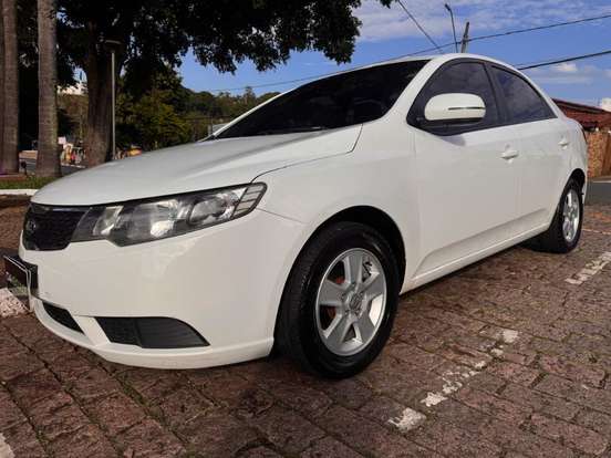 KIA-CERATO-1.6 E.221 SEDAN 16V GASOLINA 4P MANUAL KIA-CERATO-2011