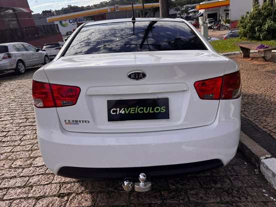 KIA-CERATO-1.6 E.221 SEDAN 16V GASOLINA 4P MANUAL KIA-CERATO-2011