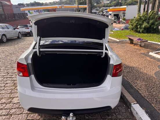 KIA-CERATO-1.6 E.221 SEDAN 16V GASOLINA 4P MANUAL KIA-CERATO-2011