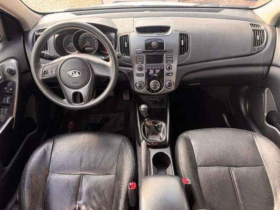 KIA-CERATO-1.6 E.221 SEDAN 16V GASOLINA 4P MANUAL KIA-CERATO-2011