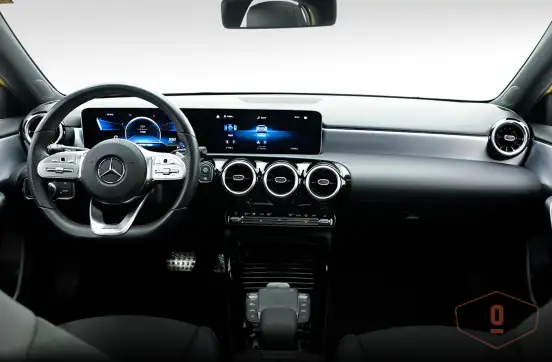 MERCEDES-BENZ-A 35 AMG-2020