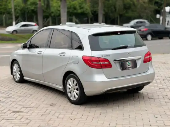 MERCEDES-BENZ-B 200-1.6 TURBO GASOLINA 4P AUTOMÁTICO MERCEDES-BENZ-B 200-2013