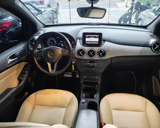 MERCEDES-BENZ-B 200-2012