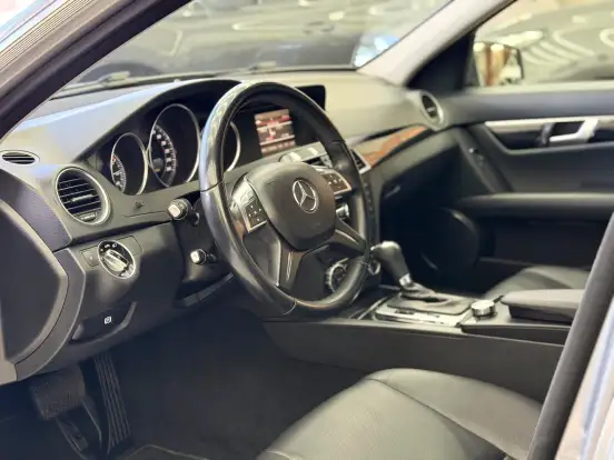 MERCEDES-BENZ-C 180-1.6 CGI SPORT 16V TURBO GASOLINA 4P AUTOMÁTICO MERCEDES-BENZ-C 180-2013