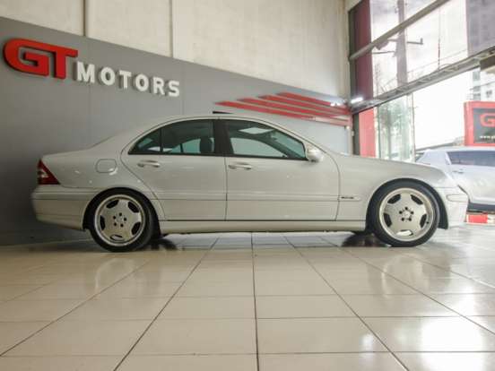 MERCEDES-BENZ-C 180-1.8 16V GASOLINA 4P AUTOMÁTICO MERCEDES-BENZ-C 180-2005