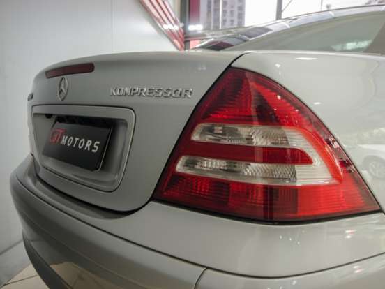 MERCEDES-BENZ-C 180-1.8 16V GASOLINA 4P AUTOMÁTICO MERCEDES-BENZ-C 180-2005
