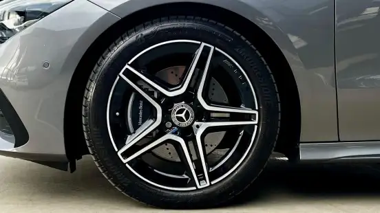 MERCEDES-BENZ-CLA 200-2024
