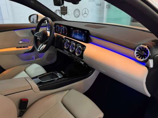 MERCEDES-BENZ-CLA 200-2025