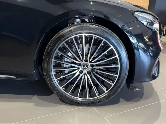 MERCEDES-BENZ-E 300-2025