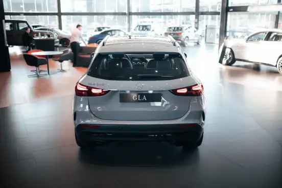 MERCEDES-BENZ-GLA 200-2026
