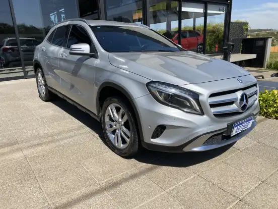 MERCEDES-BENZ-GLA 200-2015