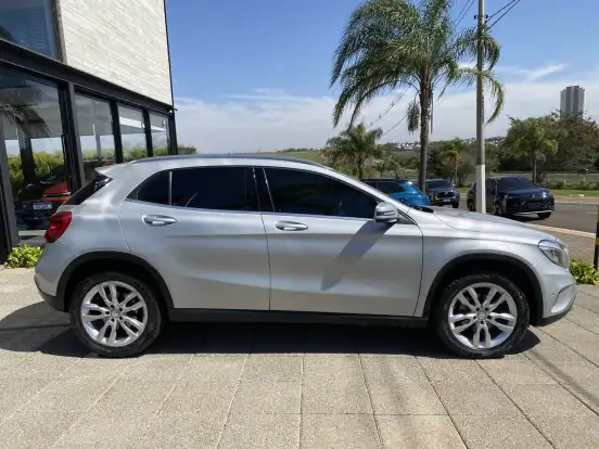 MERCEDES-BENZ-GLA 200-1.6 CGI ADVANCE 16V TURBO FLEX 4P AUTOMÁTICO MERCEDES-BENZ-GLA 200-2015